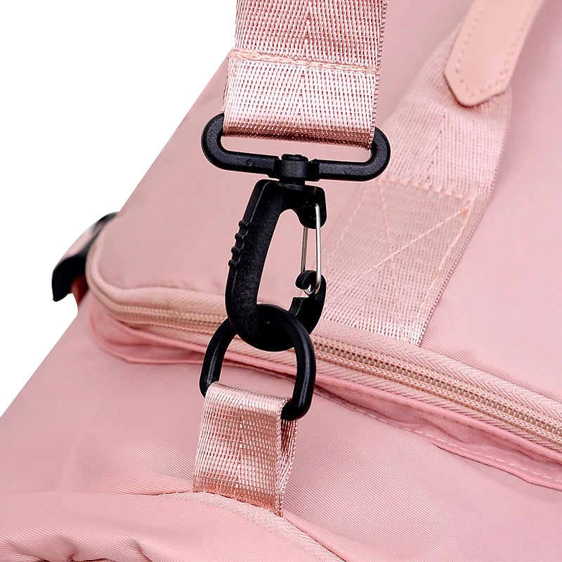 Largecapacity sports fitness bag,suitablefor short trips,yoga training,can be carried on one shoulder,by hand,or across the body