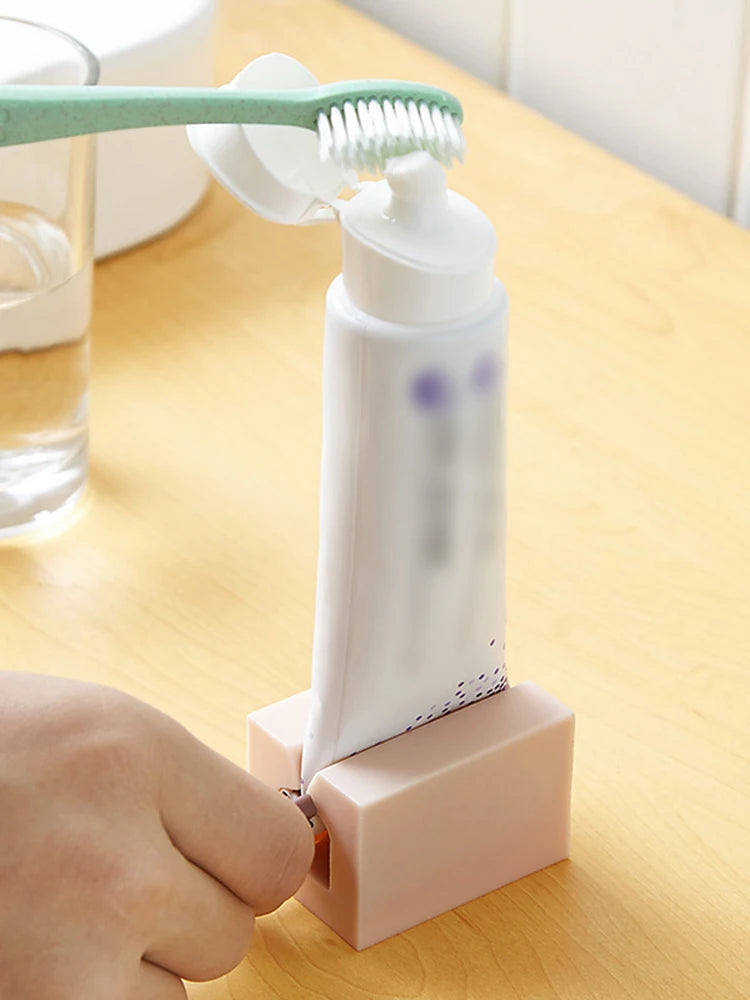 1PC Lazy Toothpaste Squeezer Face Wash Roller Presses The Magic Squeezer Toothpaste Clip