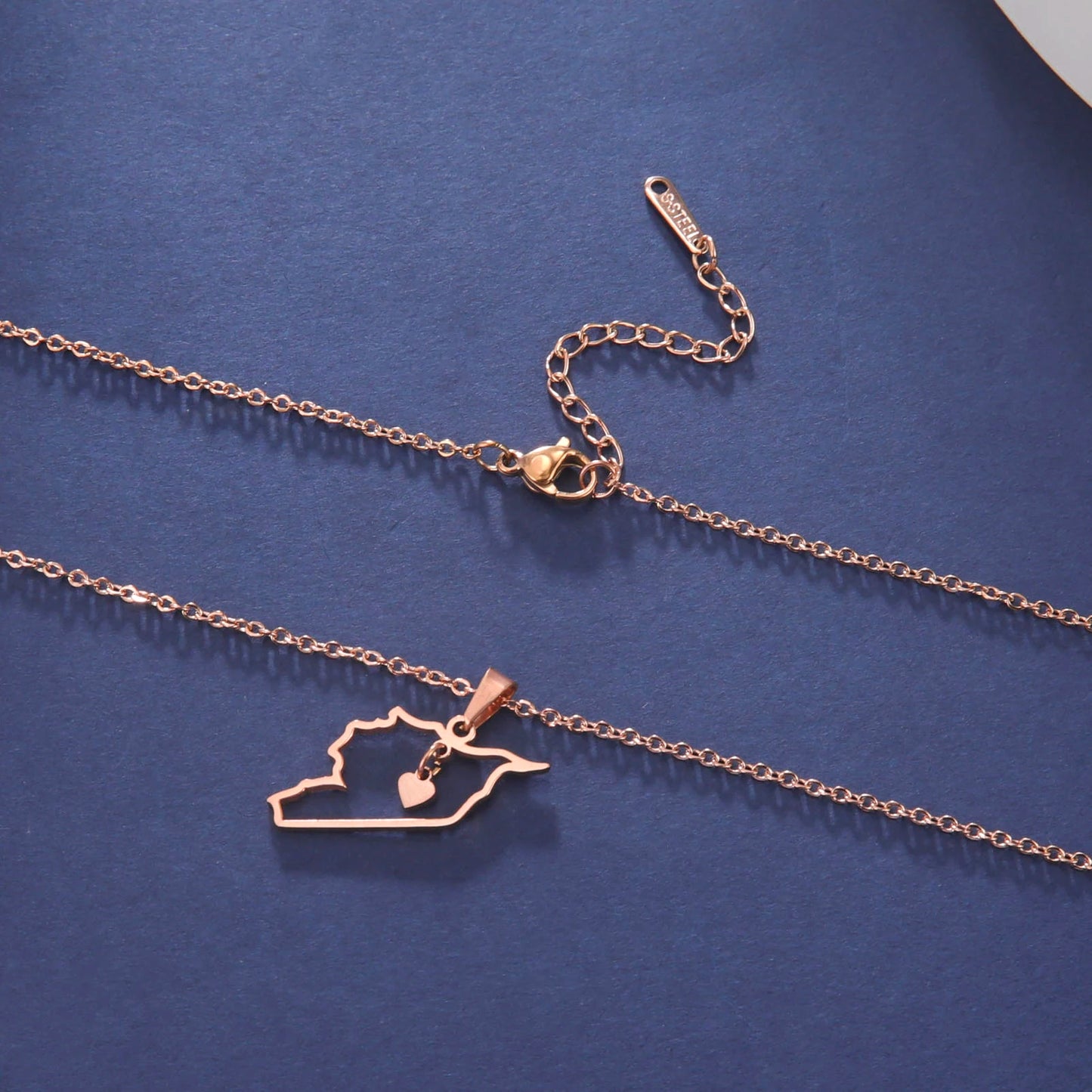 Cazador Stainless Steel Jewelry Geography Necklace Syria Map Heart Pendant Chain Necklace for Women Mother Gift Wholesale