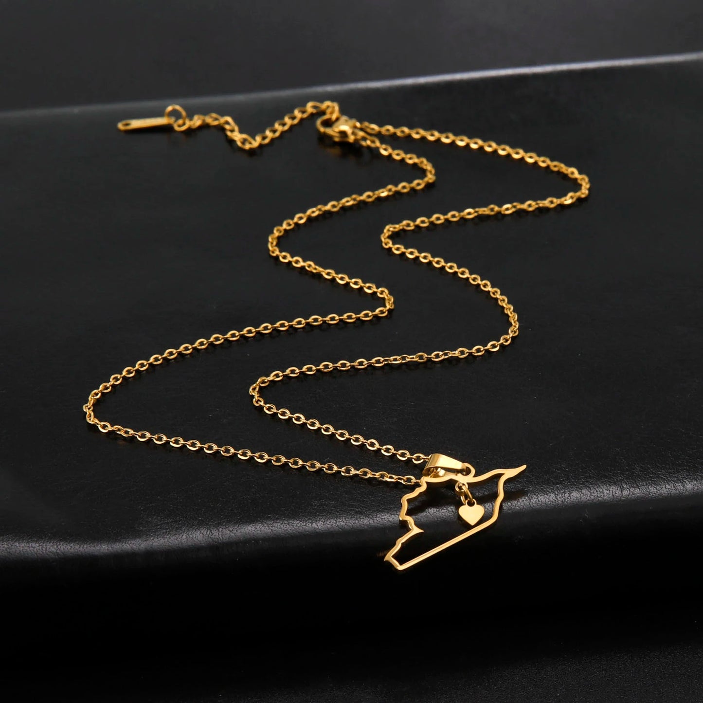 Cazador Stainless Steel Jewelry Geography Necklace Syria Map Heart Pendant Chain Necklace for Women Mother Gift Wholesale