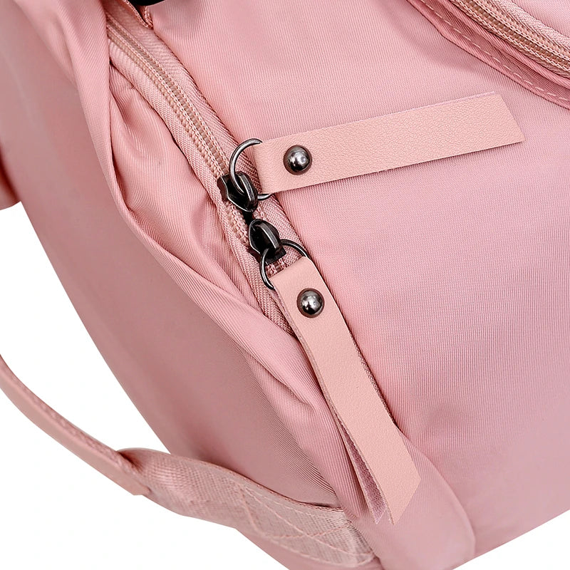 Largecapacity sports fitness bag,suitablefor short trips,yoga training,can be carried on one shoulder,by hand,or across the body